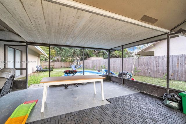 10380 SW 49th Pl, Cooper City, FL 33328