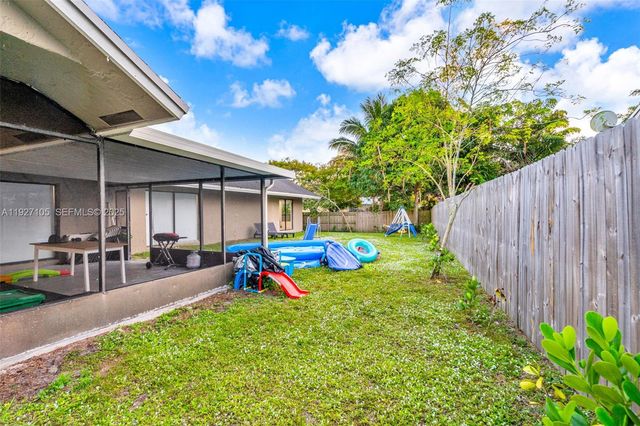 10380 SW 49th Pl, Cooper City, FL 33328