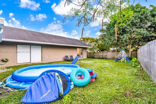 10380 SW 49th Pl, Cooper City, FL 33328