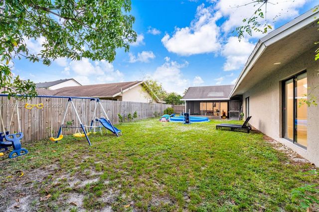 10380 SW 49th Pl, Cooper City, FL 33328