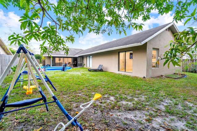 10380 SW 49th Pl, Cooper City, FL 33328