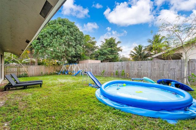 10380 SW 49th Pl, Cooper City, FL 33328