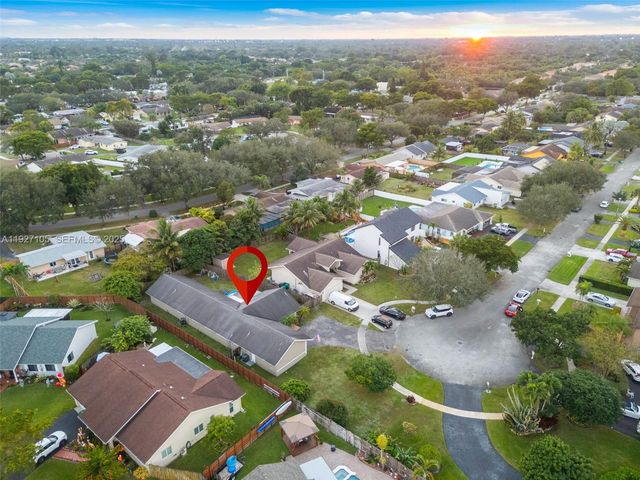 10380 SW 49th Pl, Cooper City, FL 33328