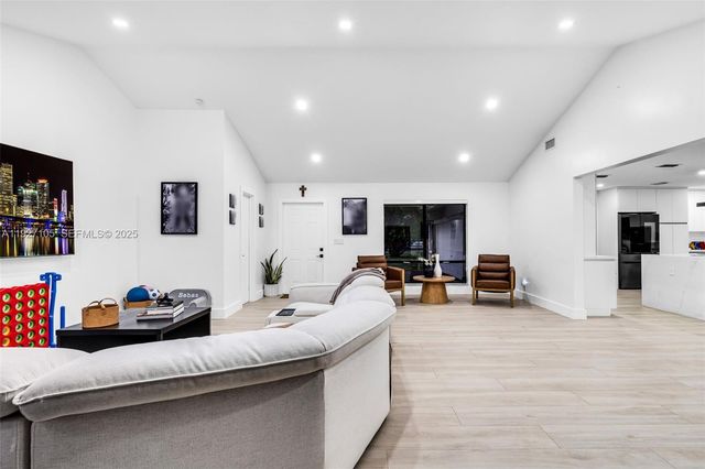 10380 SW 49th Pl, Cooper City, FL 33328