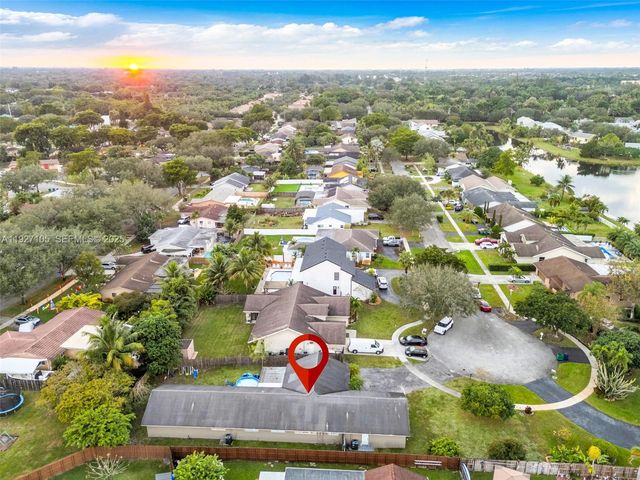 10380 SW 49th Pl, Cooper City, FL 33328