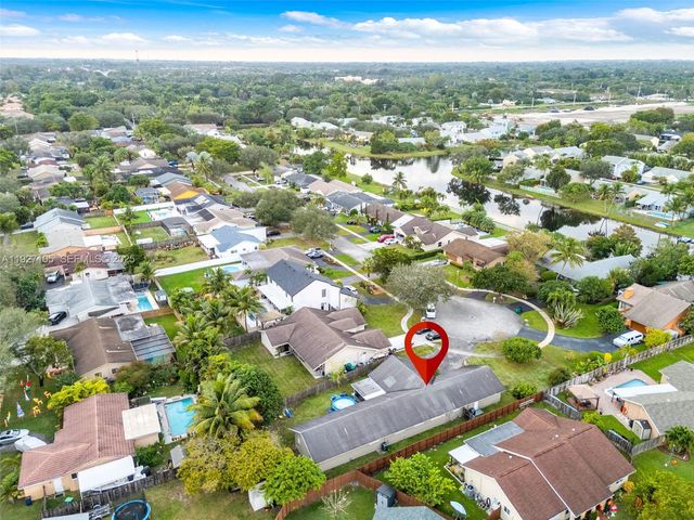 10380 SW 49th Pl, Cooper City, FL 33328