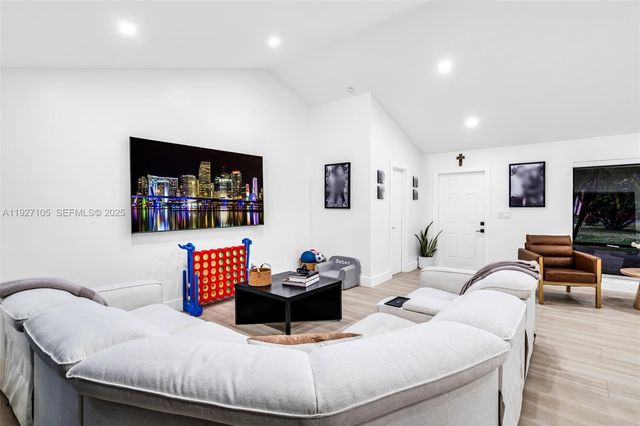 10380 SW 49th Pl, Cooper City, FL 33328