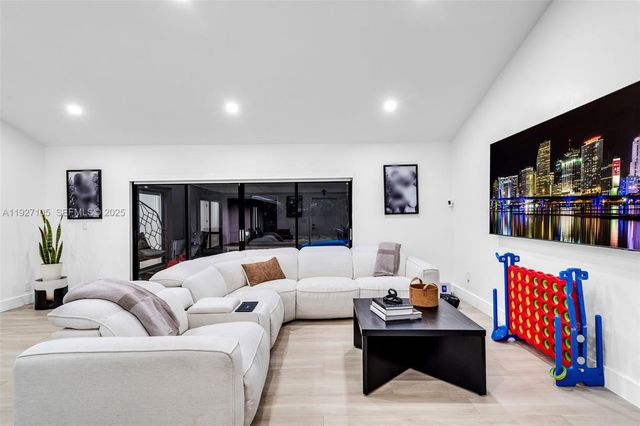 10380 SW 49th Pl, Cooper City, FL 33328