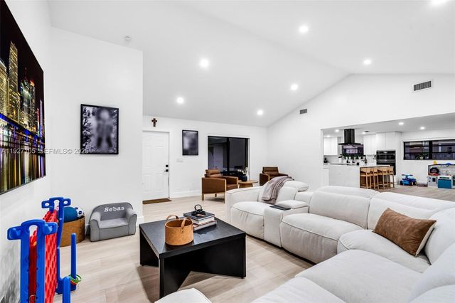 10380 SW 49th Pl, Cooper City, FL 33328