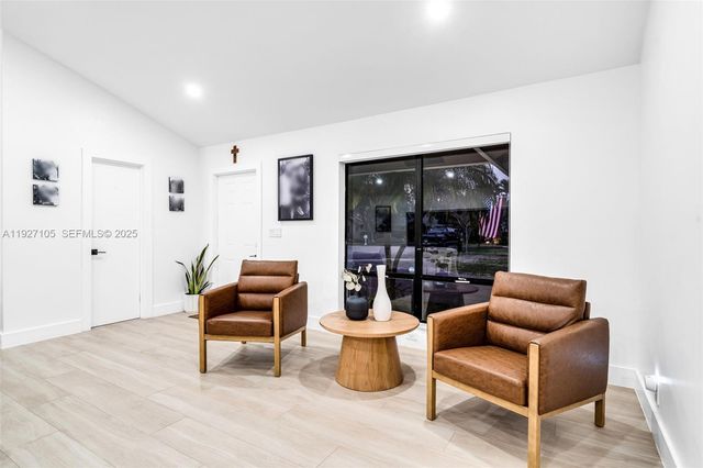 10380 SW 49th Pl, Cooper City, FL 33328