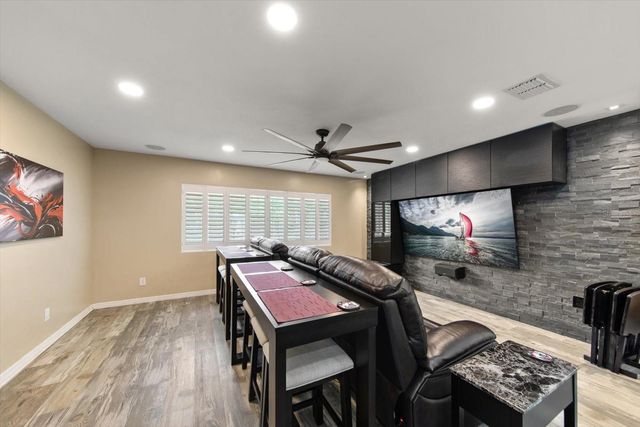 5015 20TH AVENUE N, St Petersburg, FL 33710