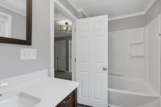 28 Rangers Drive, Hudson, NH 03051