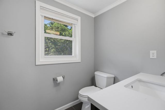 28 Rangers Drive, Hudson, NH 03051