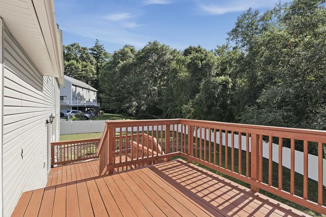 28 Rangers Drive, Hudson, NH 03051