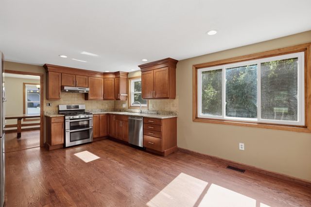 28 Rangers Drive, Hudson, NH 03051