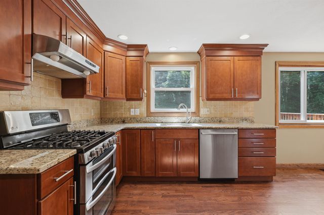 28 Rangers Drive, Hudson, NH 03051