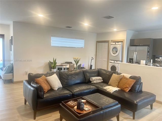 957 NW 10th St 2, Florida City, FL 33034