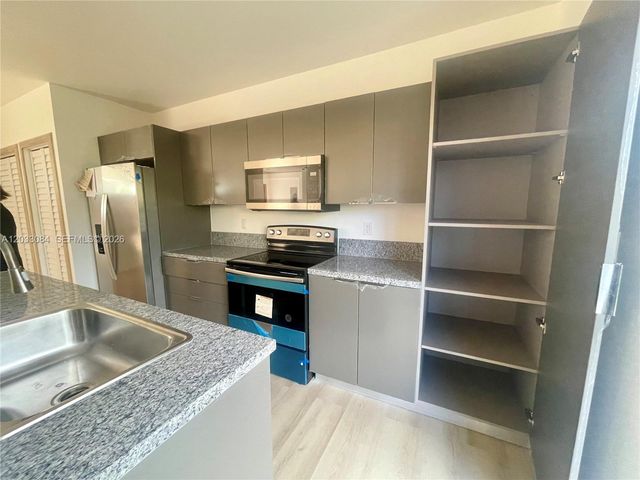 957 NW 10th St 2, Florida City, FL 33034