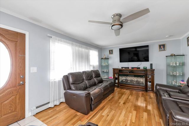 273 Monitor Street, Westbury, NY 11590