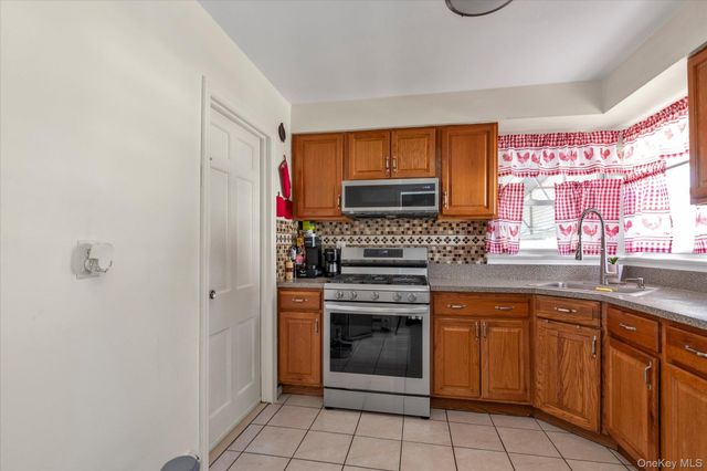 273 Monitor Street, Westbury, NY 11590
