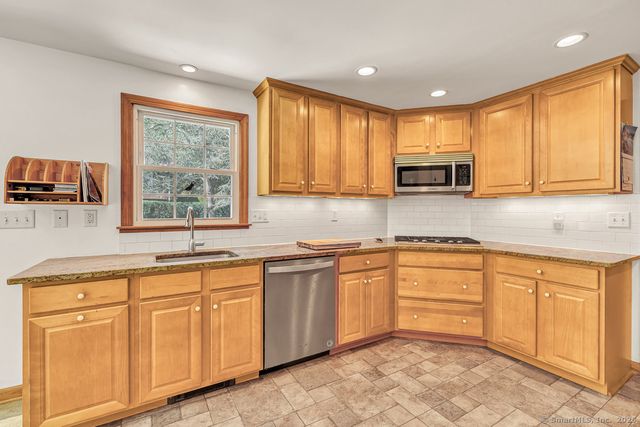 60 Carriage Drive, Stratford, CT 06614