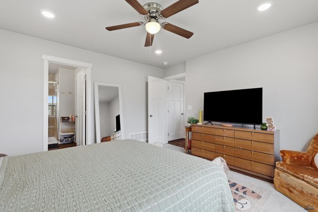 424 HENRY POTTER RD, Box Elder, SD 57719