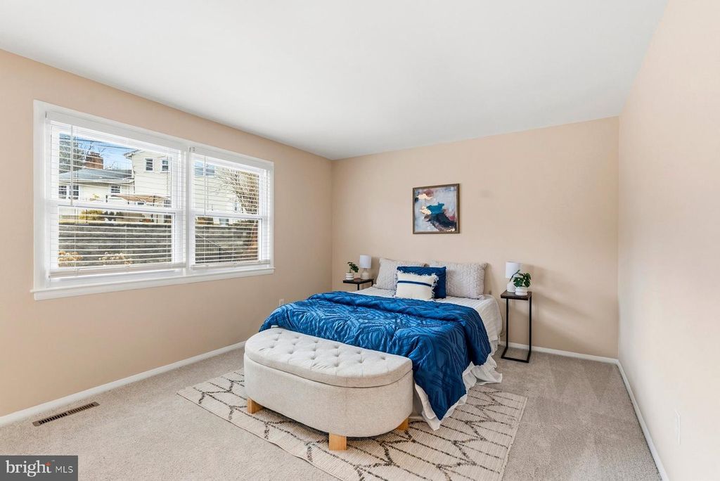 Image 12 of property listing at 910 CRESTWICK RD, Towson, MD 21286