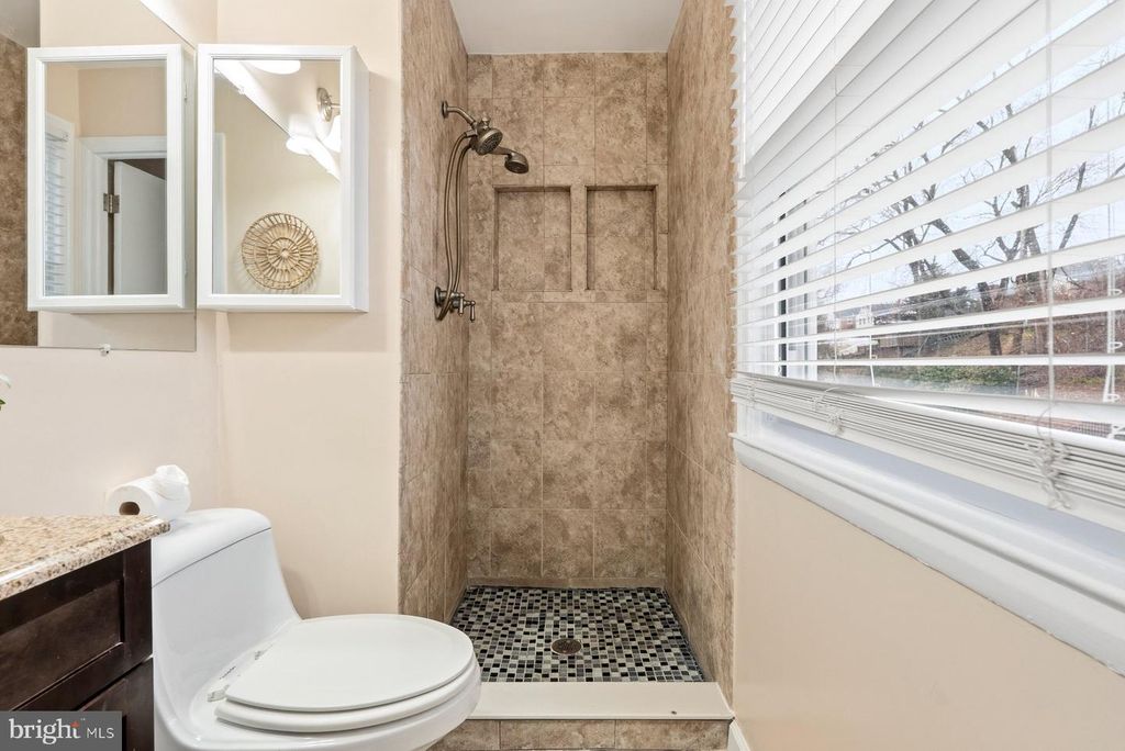 Image 15 of property listing at 910 CRESTWICK RD, Towson, MD 21286