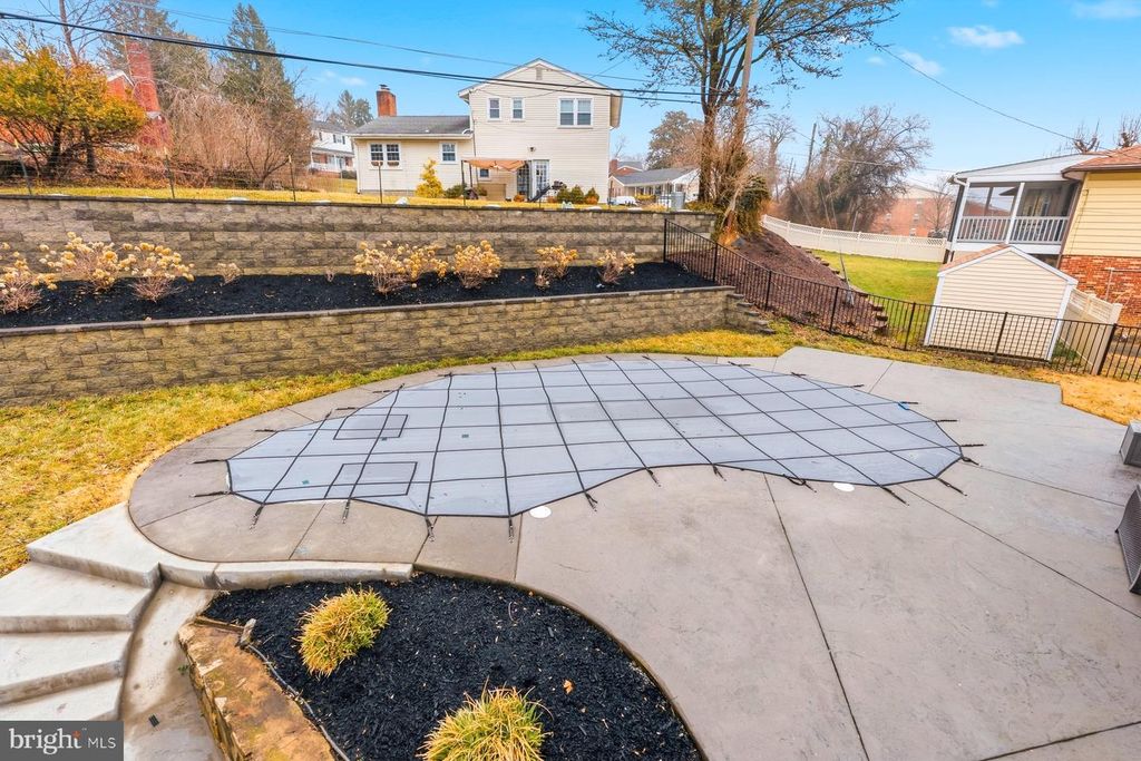 Image 29 of property listing at 910 CRESTWICK RD, Towson, MD 21286