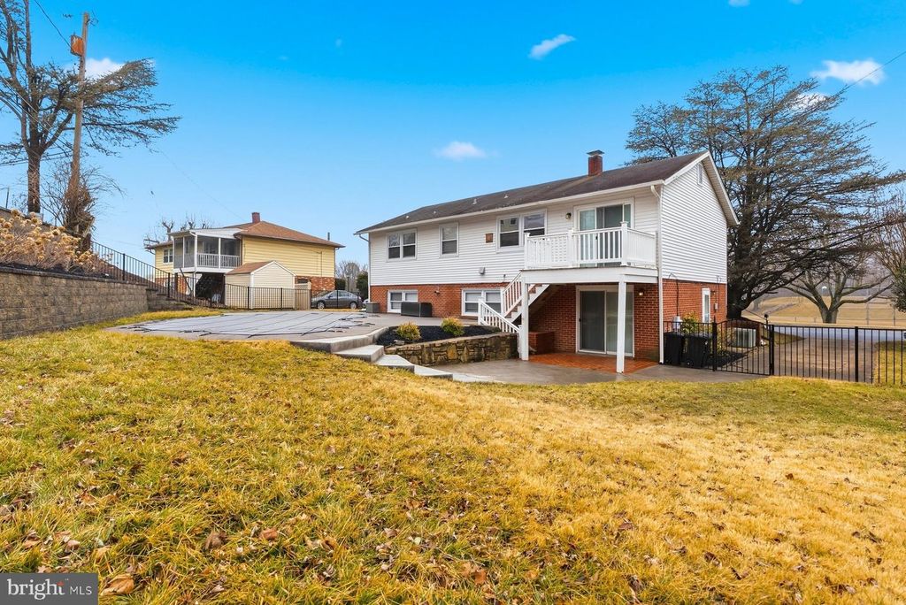 Image 30 of property listing at 910 CRESTWICK RD, Towson, MD 21286