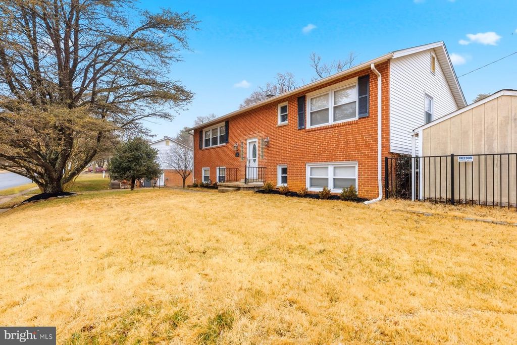 Image 31 of property listing at 910 CRESTWICK RD, Towson, MD 21286