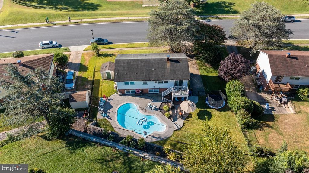 Image 33 of property listing at 910 CRESTWICK RD, Towson, MD 21286