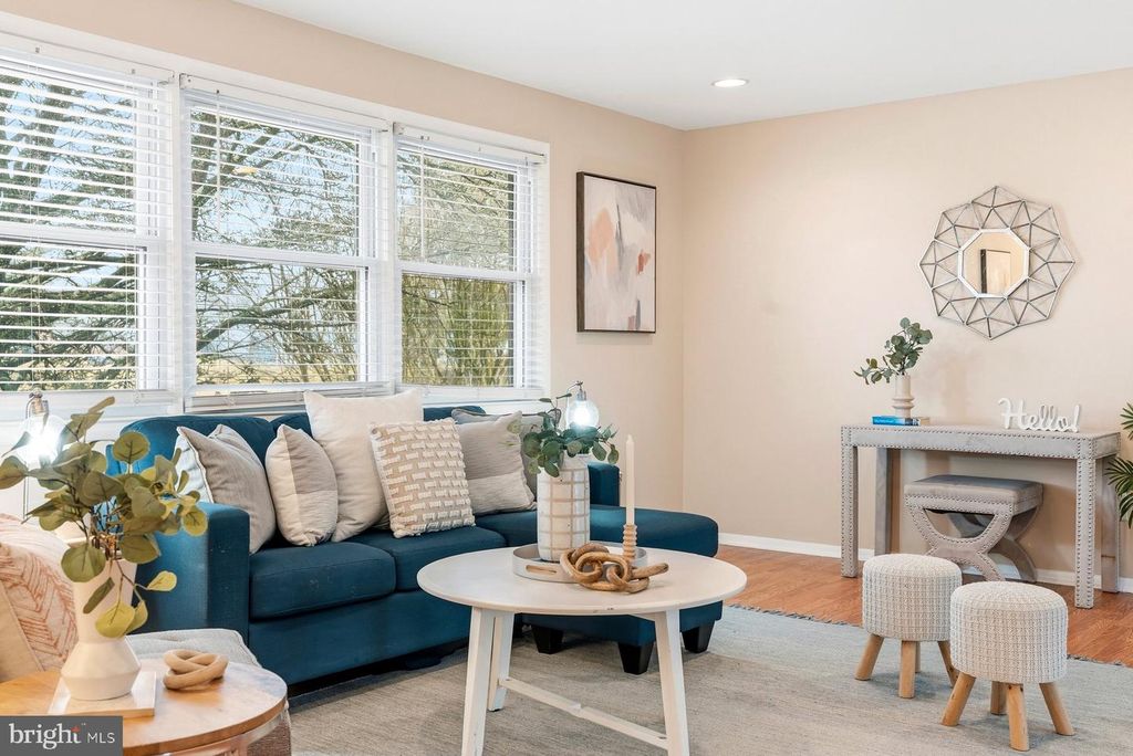 Image 4 of property listing at 910 CRESTWICK RD, Towson, MD 21286