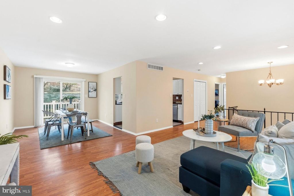 Image 6 of property listing at 910 CRESTWICK RD, Towson, MD 21286