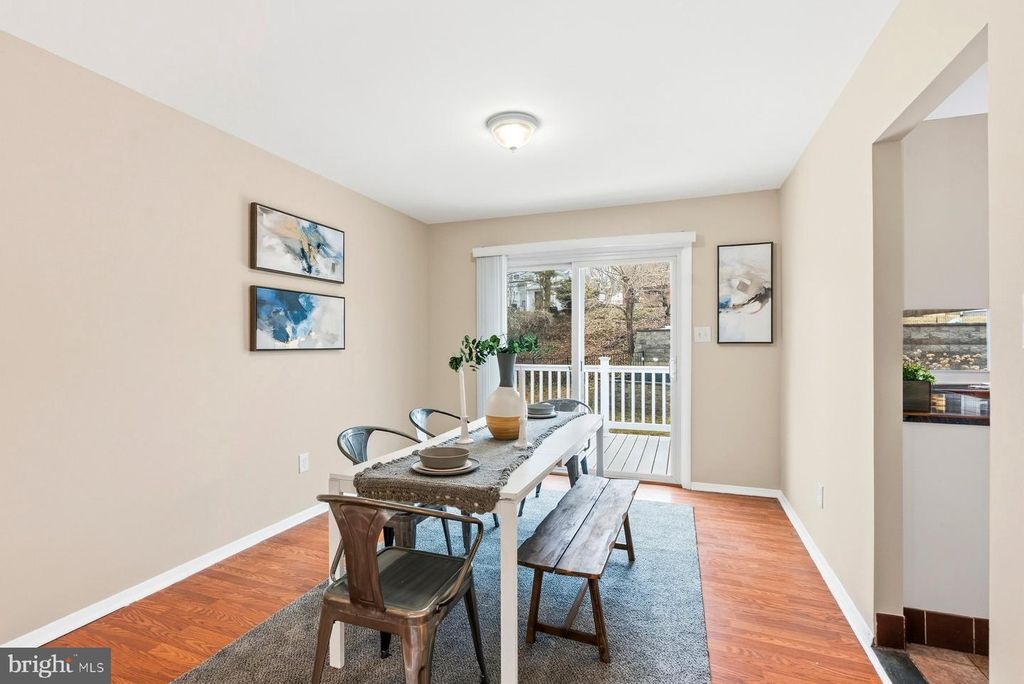 Image 7 of property listing at 910 CRESTWICK RD, Towson, MD 21286