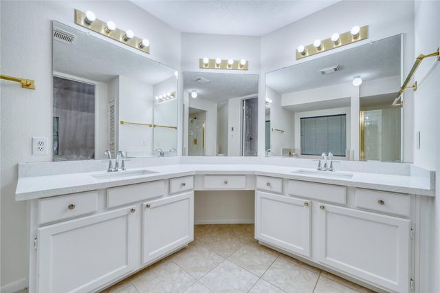 14507 Circlewood Way, Houston, TX 77062
