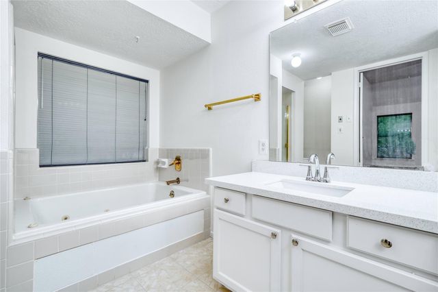 14507 Circlewood Way, Houston, TX 77062