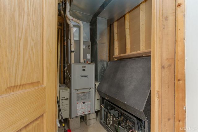 3985 Us2 Highway, Iron River, MI 49935