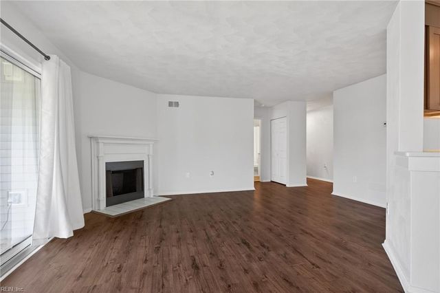 1012 Autumn Woods Ln Apt 110, Virginia Beach, VA 23452