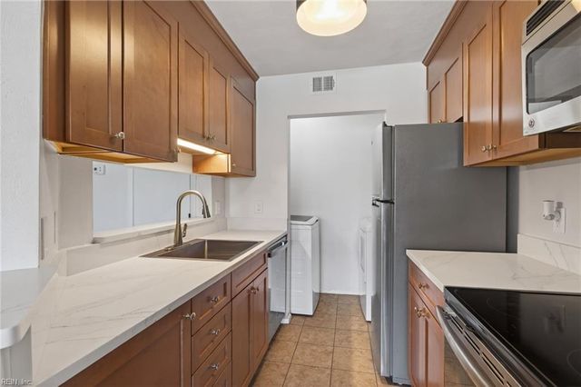 1012 Autumn Woods Ln Apt 110, Virginia Beach, VA 23452