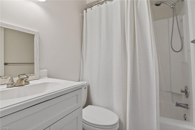 1012 Autumn Woods Ln Apt 110, Virginia Beach, VA 23452