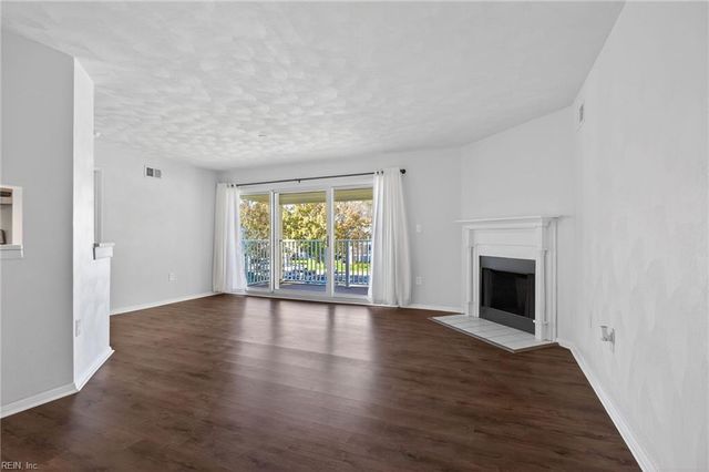 1012 Autumn Woods Ln Apt 110, Virginia Beach, VA 23452