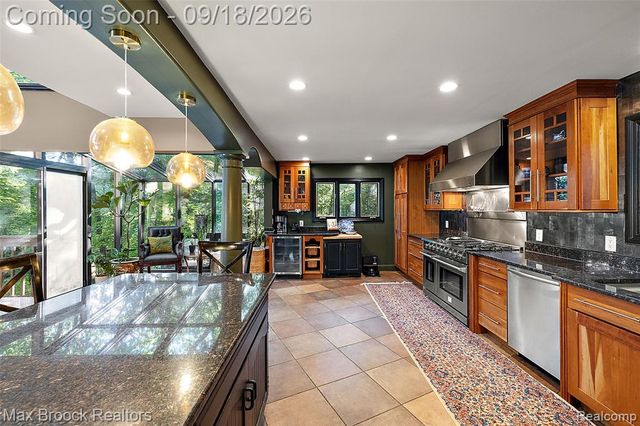5405 Possum Lane, Orchard Lake, MI 48324