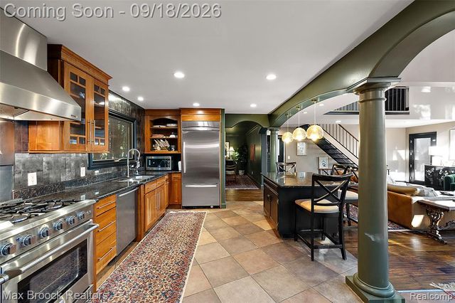 5405 Possum Lane, Orchard Lake, MI 48324