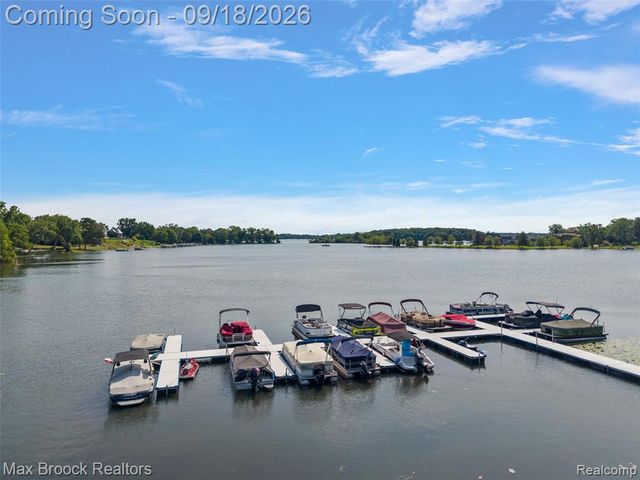 5405 Possum Lane, Orchard Lake, MI 48324
