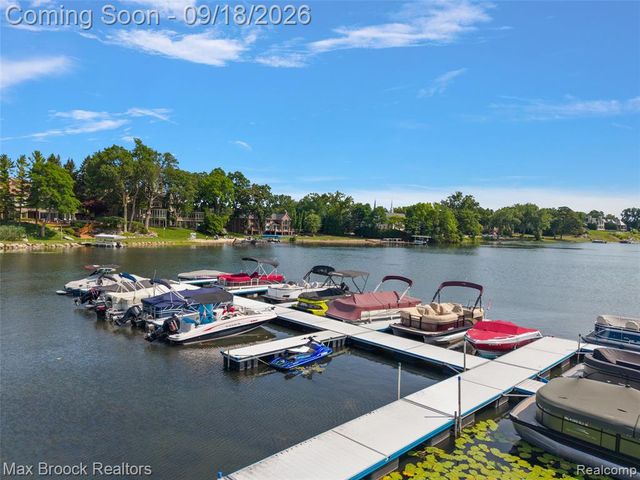 5405 Possum Lane, Orchard Lake, MI 48324