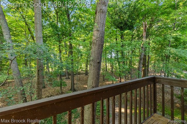 5405 Possum Lane, Orchard Lake, MI 48324