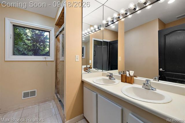 5405 Possum Lane, Orchard Lake, MI 48324
