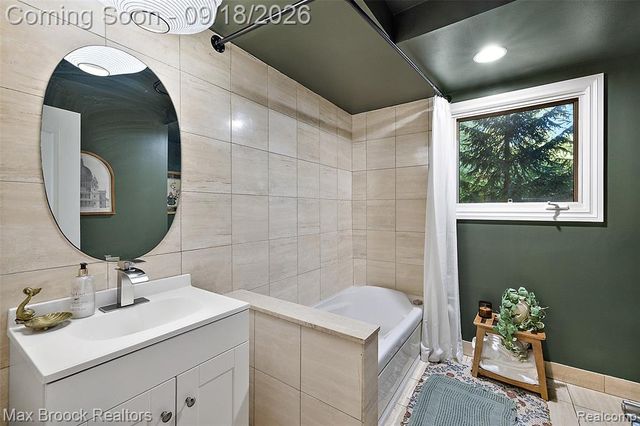 5405 Possum Lane, Orchard Lake, MI 48324