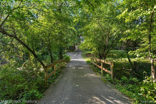 5405 Possum Lane, Orchard Lake, MI 48324